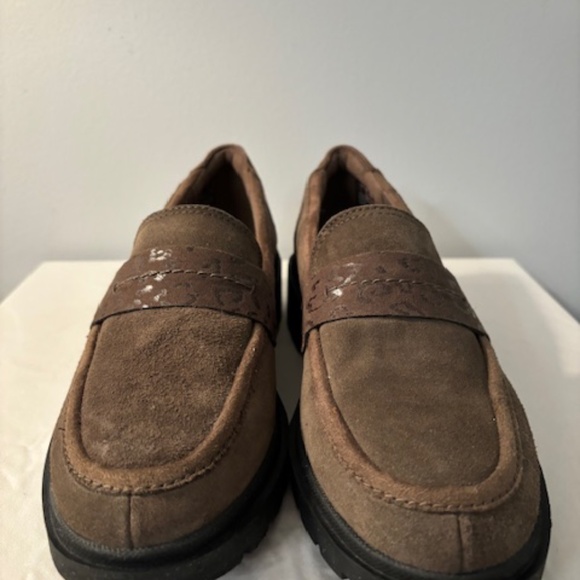 Clarks Womens Dark Olive Loafer - Picture 4 of 7